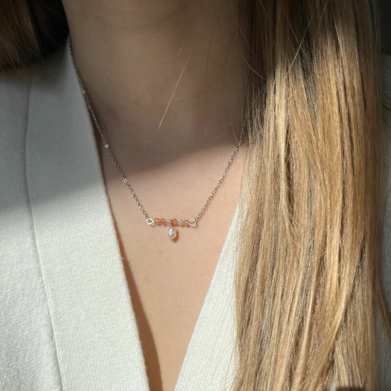 minimalistický náhrdelník sluneční kámen