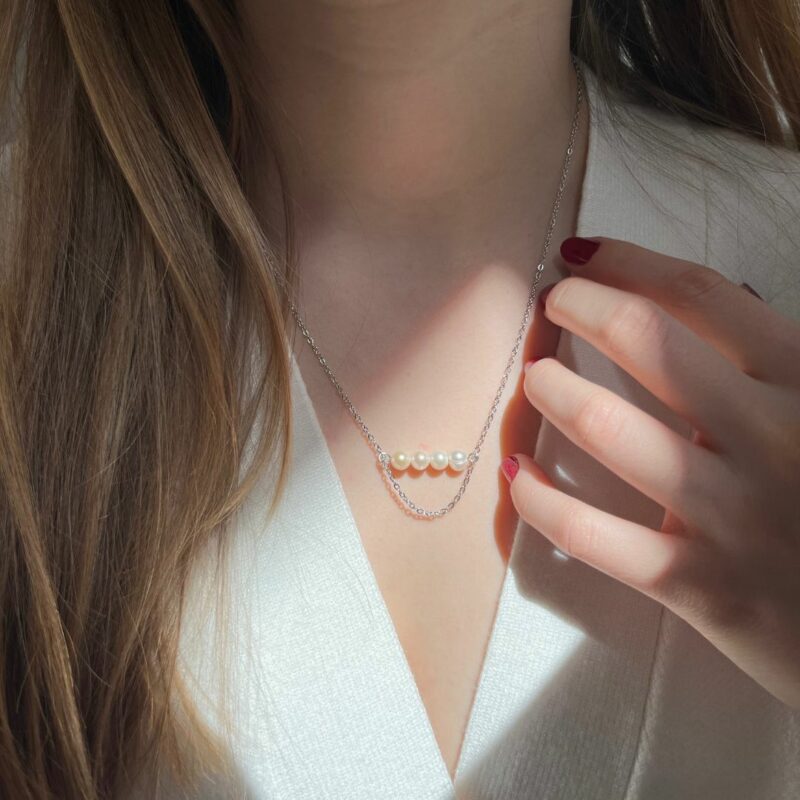 minimalistický náhrdelník s řadou perel