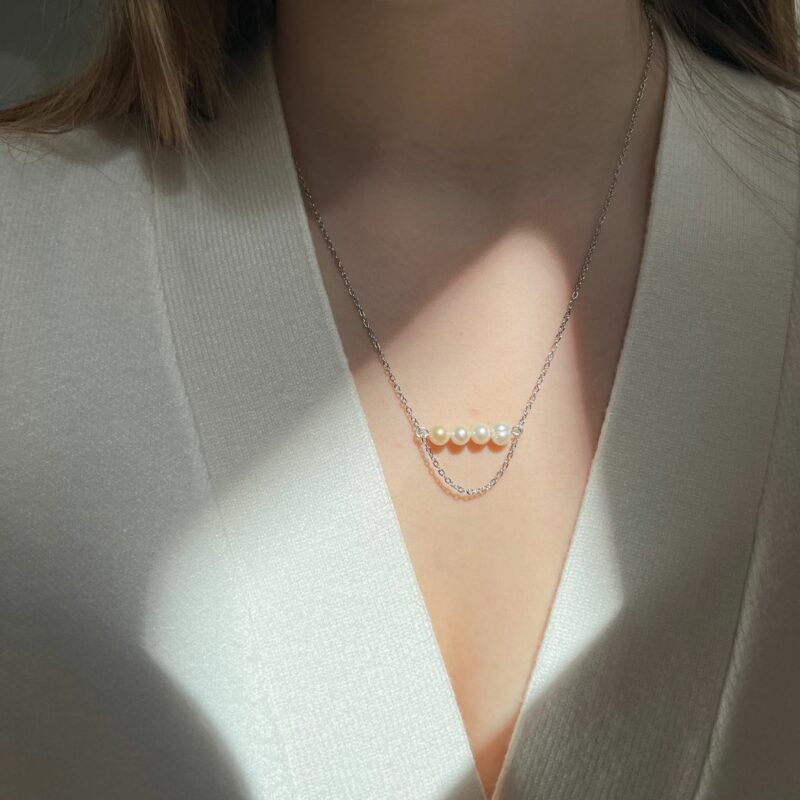 minimalistický náhrdelník s řadou perel