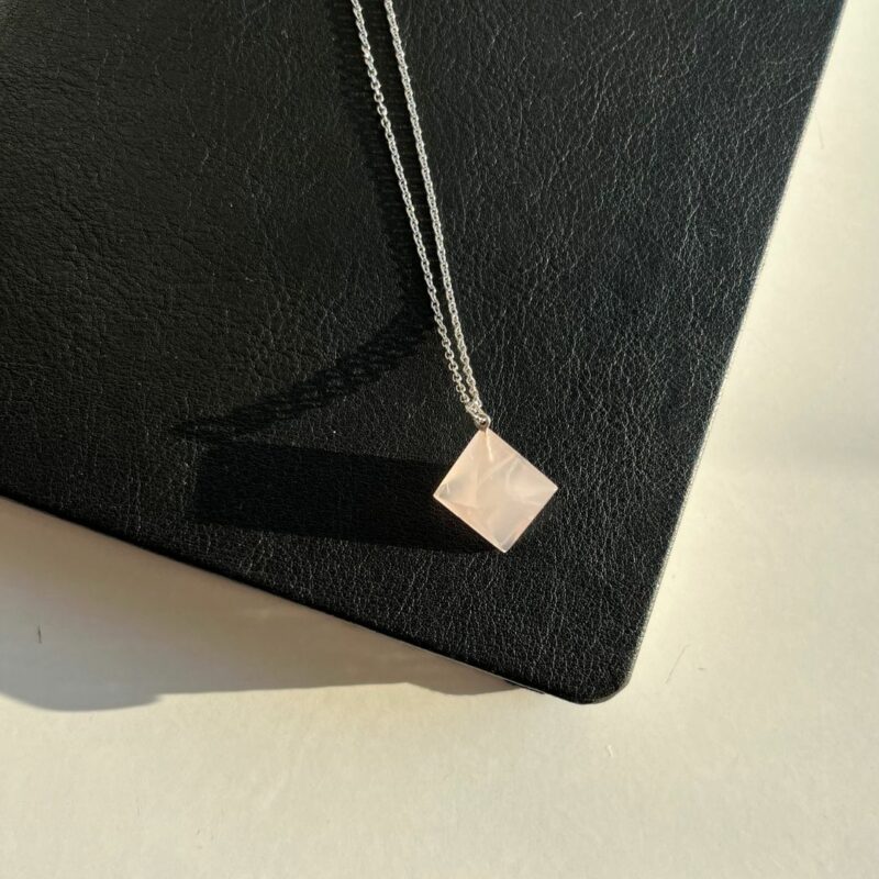 náhrdelník růženín - Octahedron