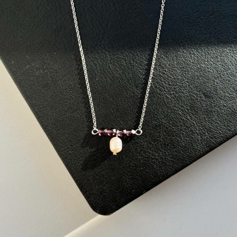 minimalistický náhrdelník říční perla - fialový