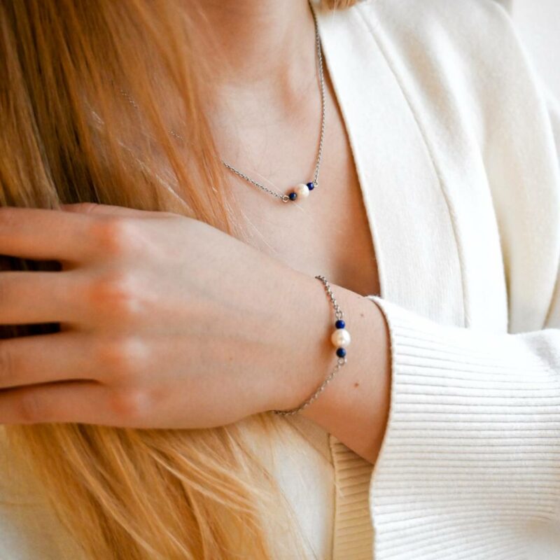 minimalistický náramek říční perla a lapis lazuli