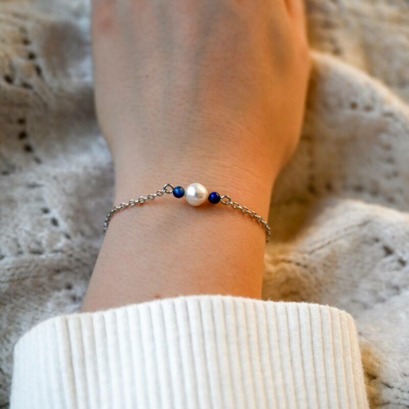 minimalistický náramek říční perla a lapis lazuli